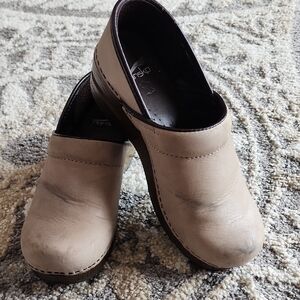 Dansko Women's Tan Leather Clogs